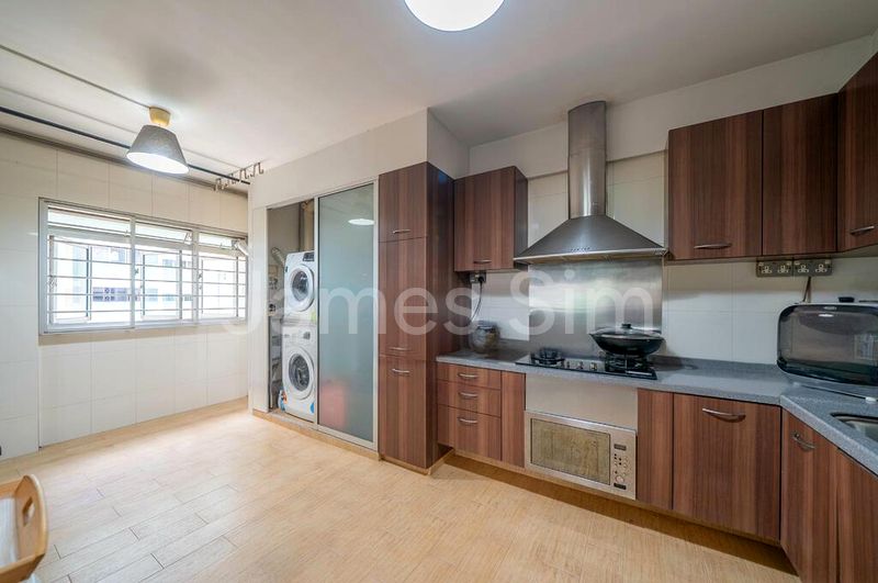 Executive HDB for Sale in  324 Yishun Central - Image 4